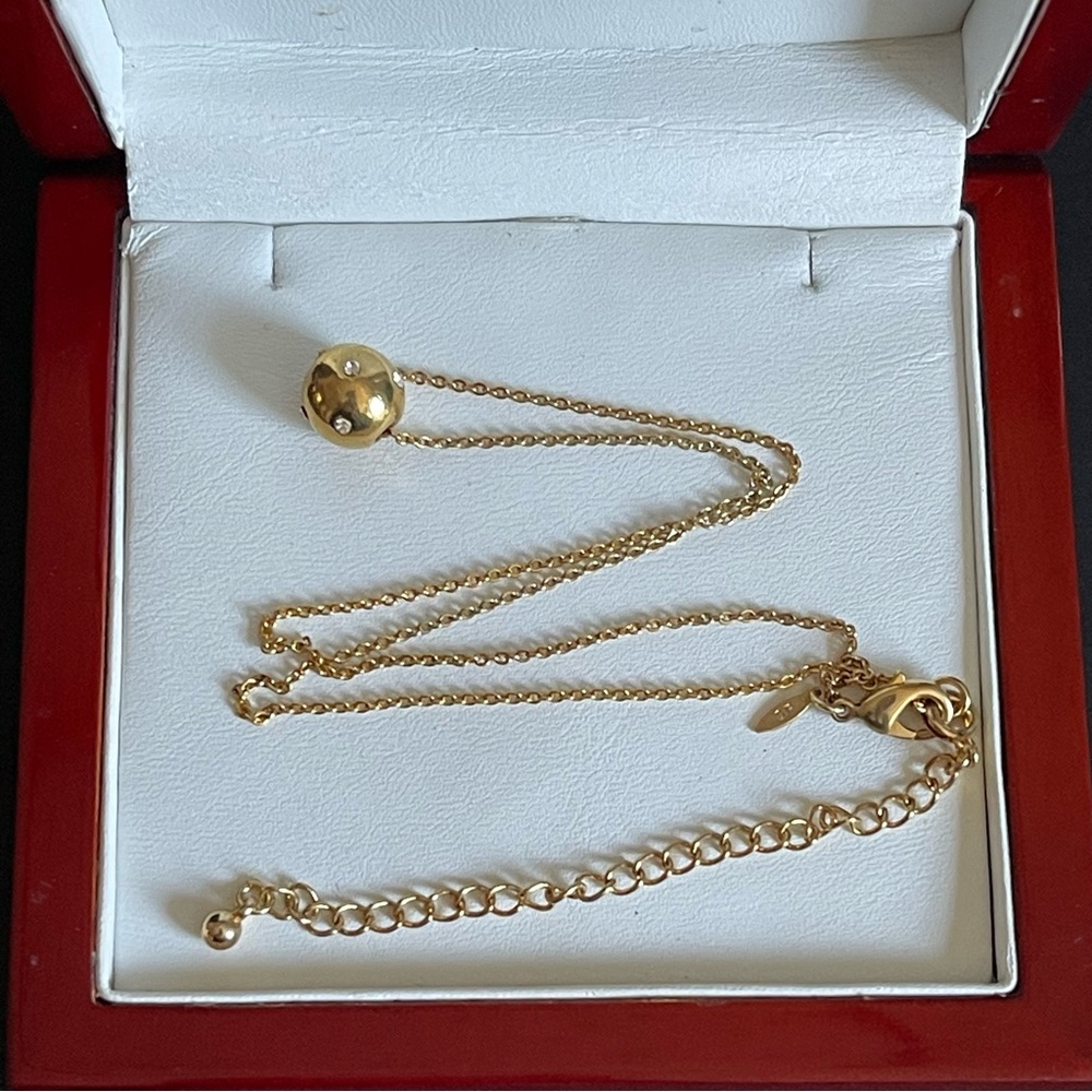 Avon gold tone ball with rhinestone Necklace. - Picture 5 of 6